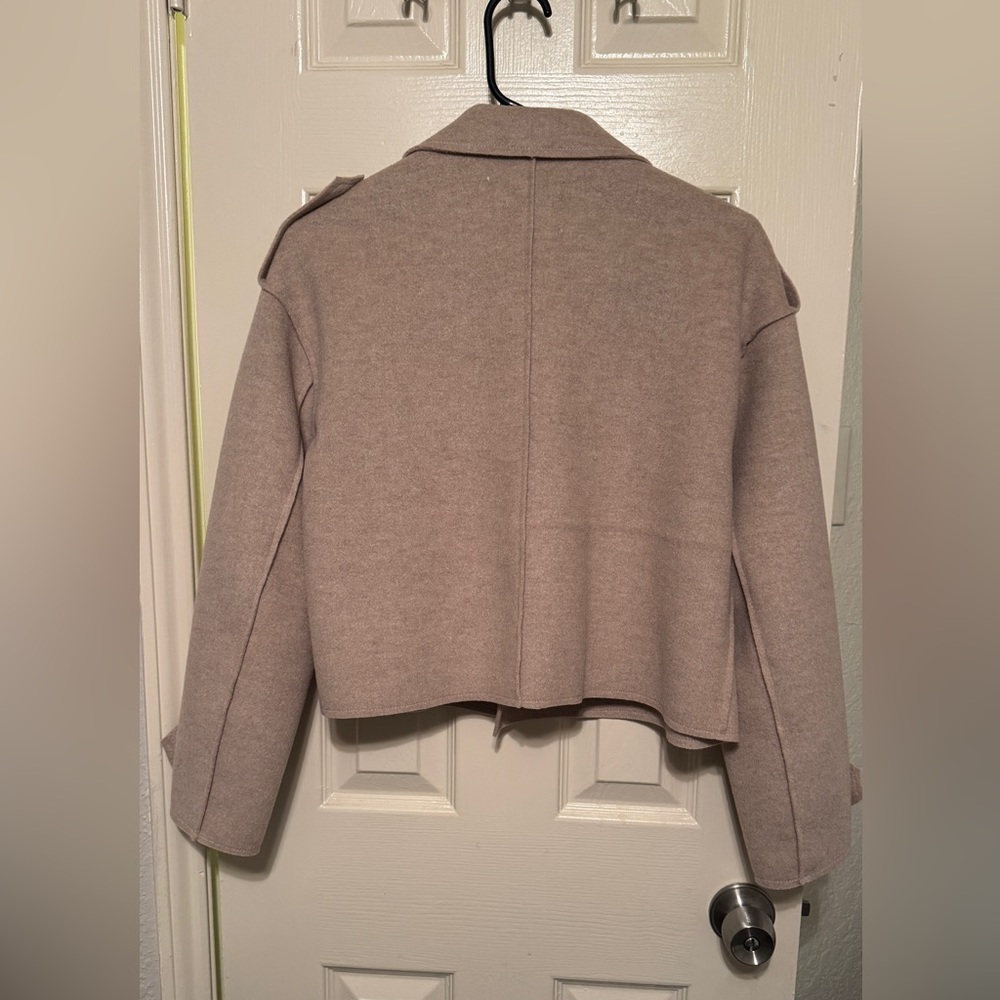 ❌SOLD❌ Short Trench Coat - Picture 6 of 6